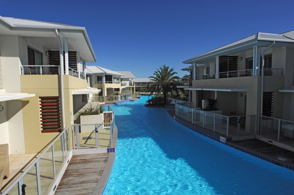 Pacific Blue Apartment 139 265 Sandy Point Road — 4-Star Luxury Hotel in Salamander Bay, Australia