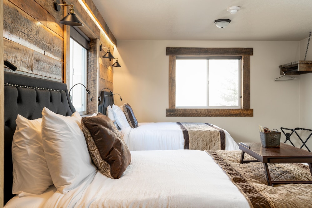 The Adventure Inn Yellowstone - photo 24