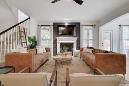 Live Like Royalty Highland Village 6BR Mansion — 4-Star Luxury Hotel in Highland Village, United States