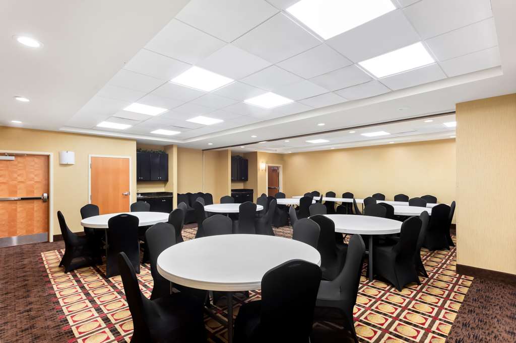 Comfort Suites Gulfport Central - photo 28