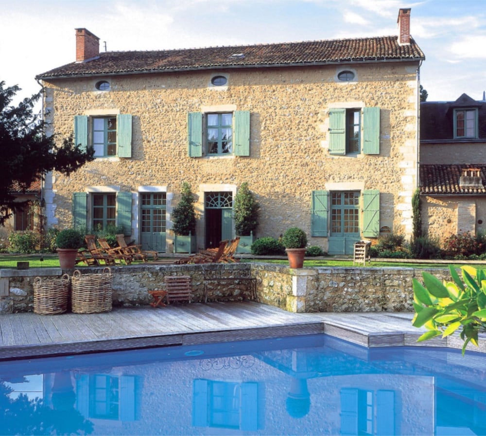 Hôtel Restaurant Les Orangeries — hotel in Lussac-Les-Chateaux