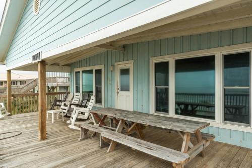 Admiral's Quarters by Oak Island Accommodations - photo 8