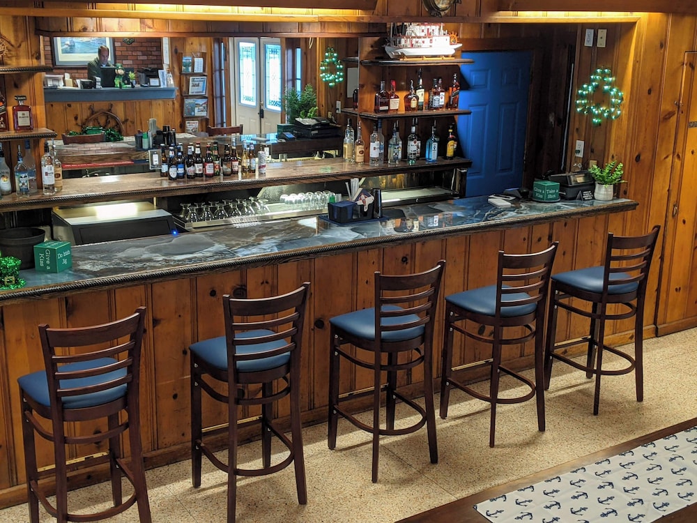 Riverboat Inn and Suites - photo 30