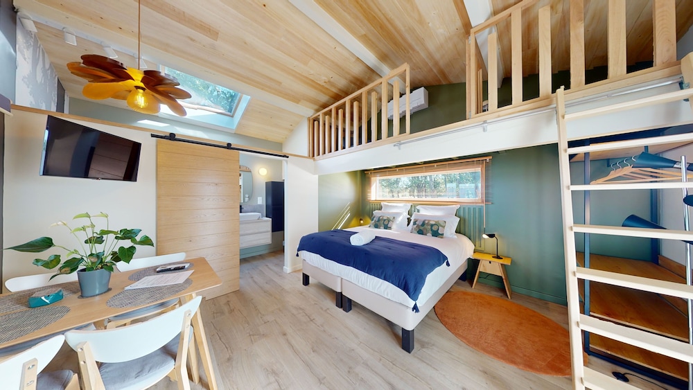 La Planette - carbon neutral hotel in Aussonne