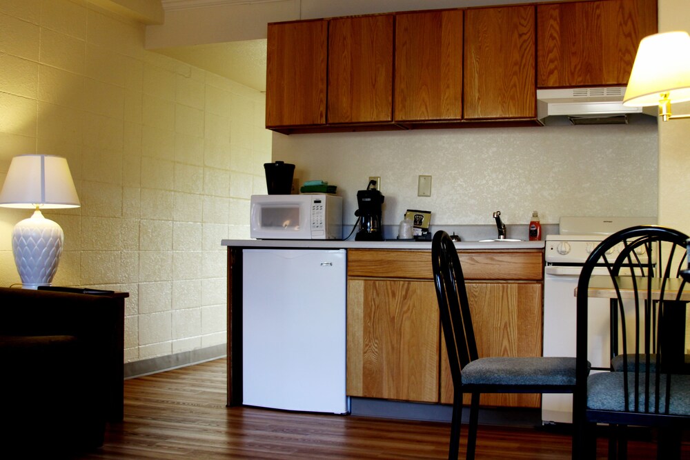 The Driftwood Hotel - photo 10
