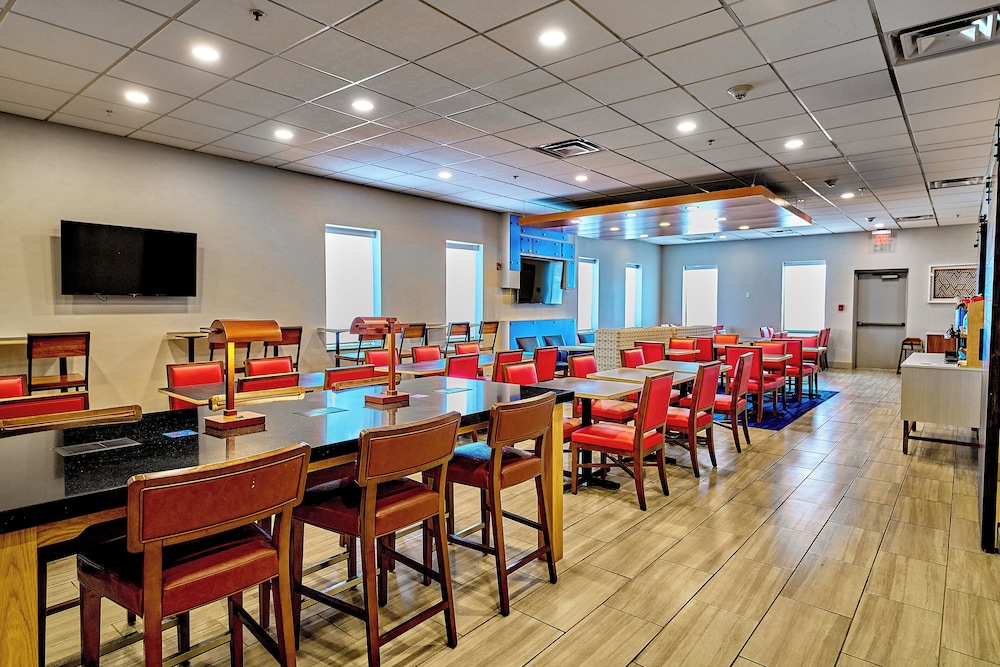Holiday Inn Express Charleston Civic Center by IHG - photo 31