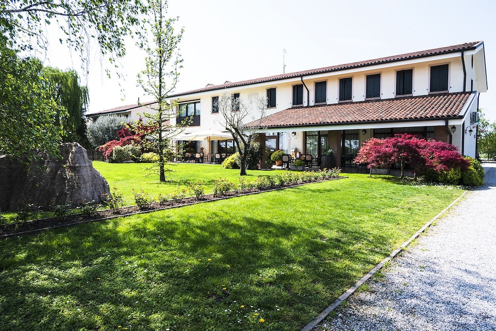 Agriturismo Il Cascinale — 4-Star Luxury Hotel in Treviso, Italy