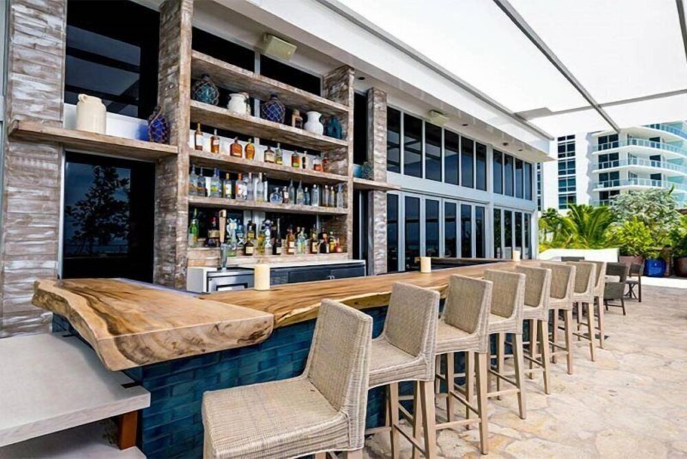 Best Ocean & Bay Views 2 Bed 2 Bath @ Hyde Resort - photo 51