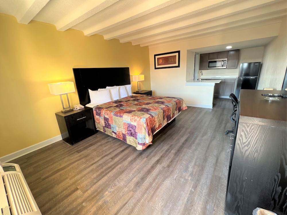 James River Inn & Suites - photo 4