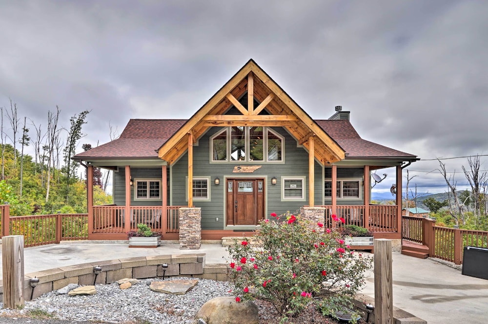 Woodsy Retreat with Fire Pit And Resort Amenities - photo 11