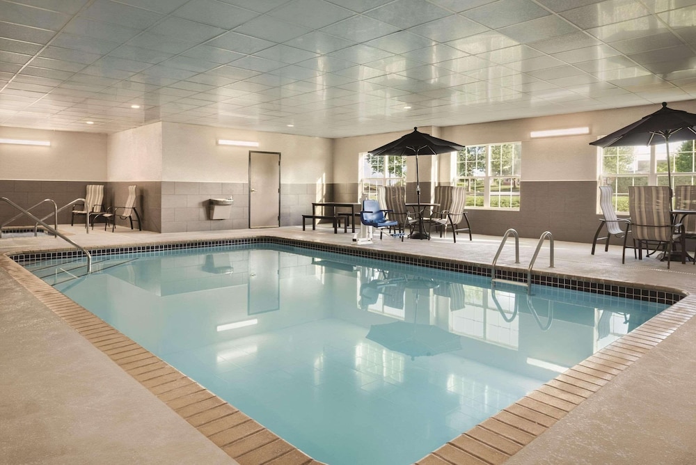 Country Inn & Suites by Radisson Coralville IA - photo 13