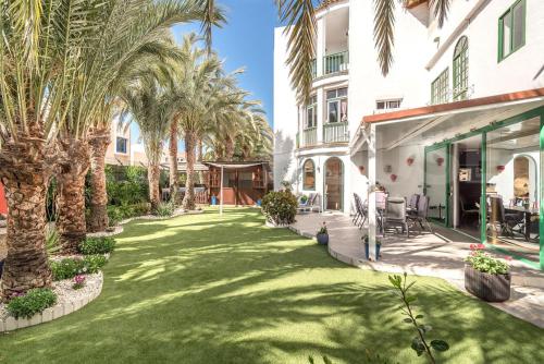 FeWo Gran Canaria ideal Romeo Feliz — 4-Star Luxury Hotel in San Bartolome De Tirajana, Spain