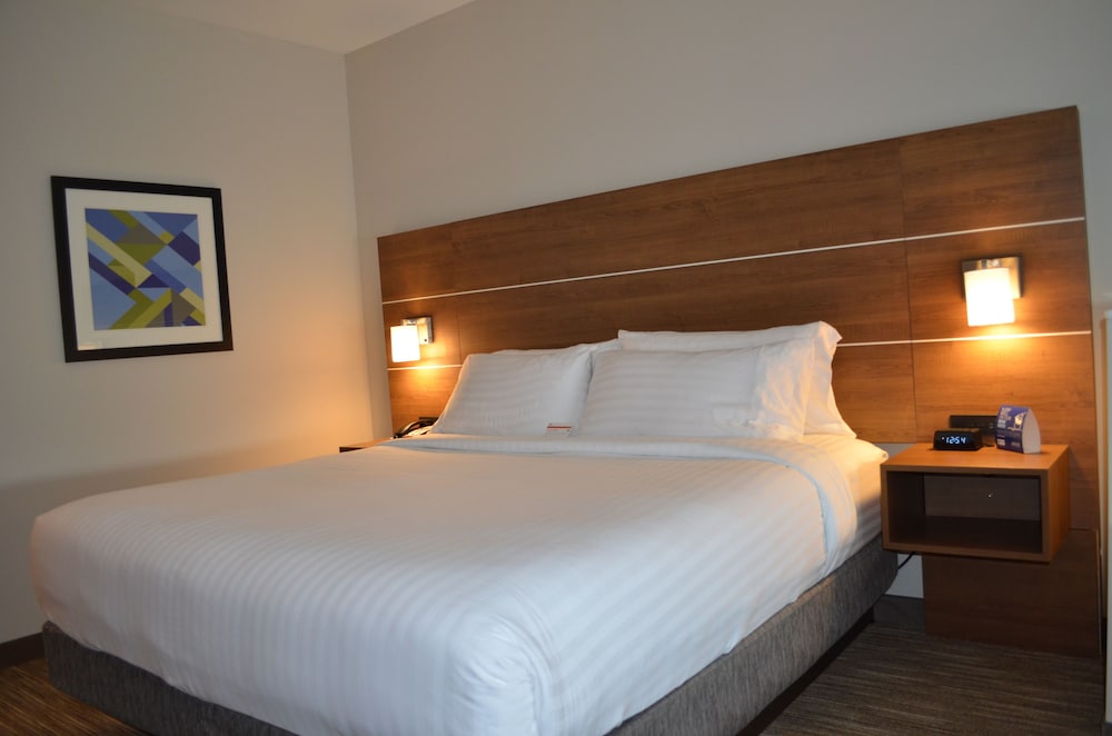 Holiday Inn Express & Suites Charlotte NE University Area by IHG - photo 21