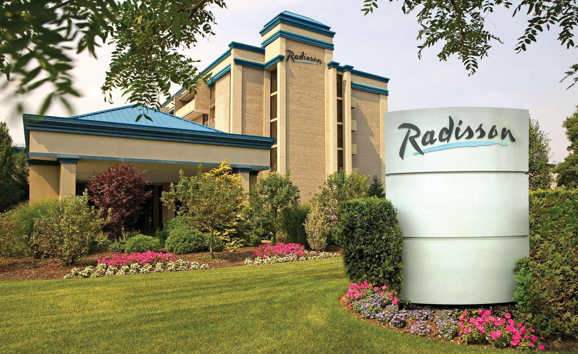 Radisson Hotel Hauppauge Long Island — hotel in Commack