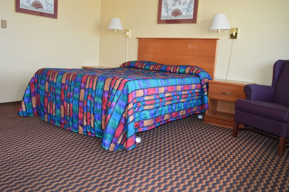 Midway Motel - photo 5