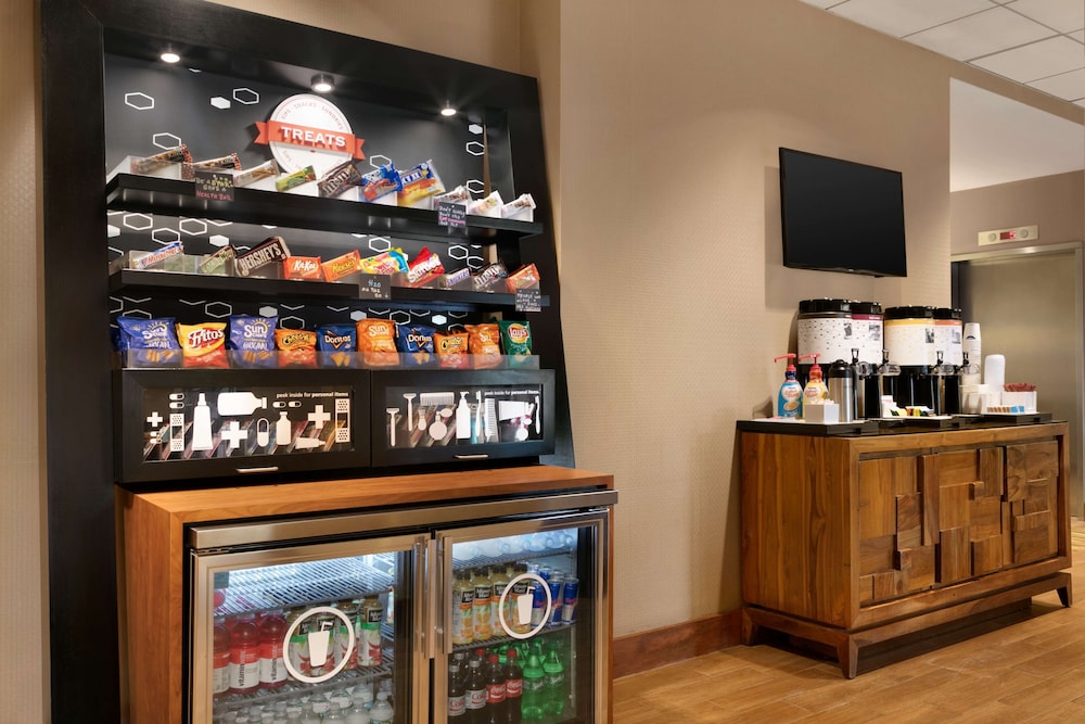 Hampton Inn New York LaGuardia Airport - photo 22
