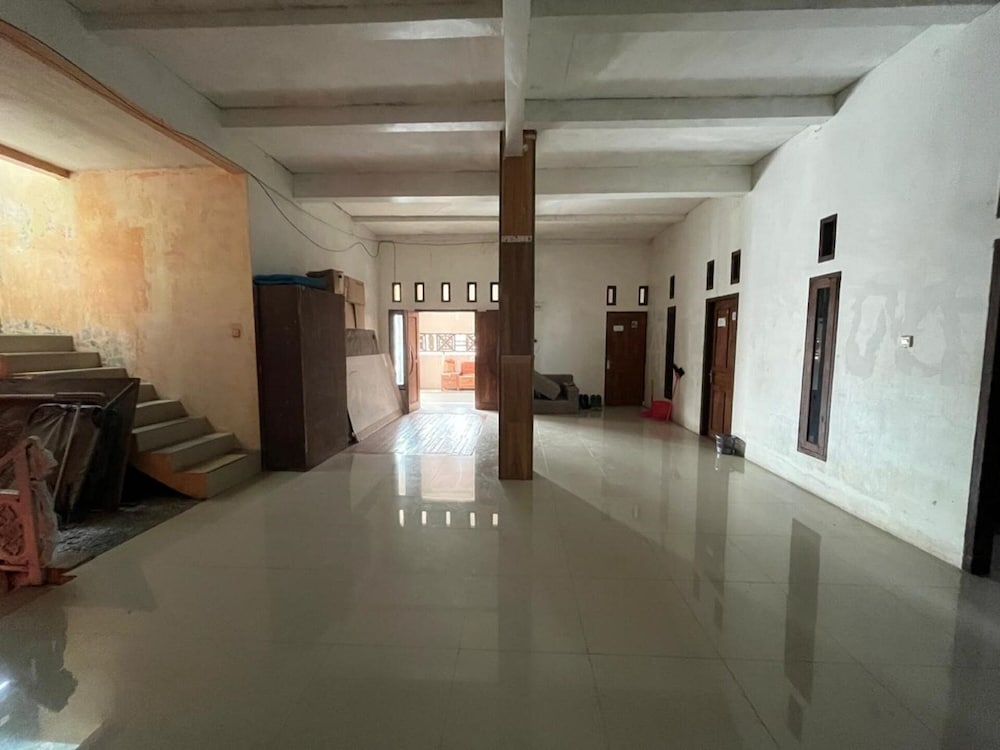 Spot On 93999 Kost Ibu Joko Syariah — hotel in Singosari