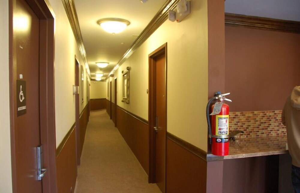 Smithtown Inn - photo 16