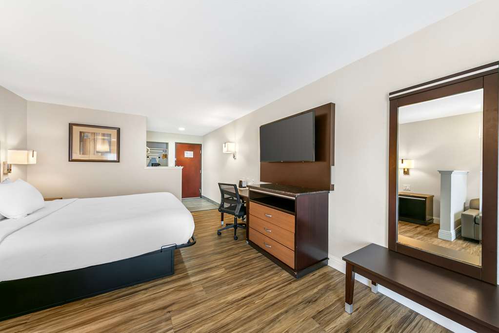 Quality Inn & Suites Sacramento Downtown Area - photo 9