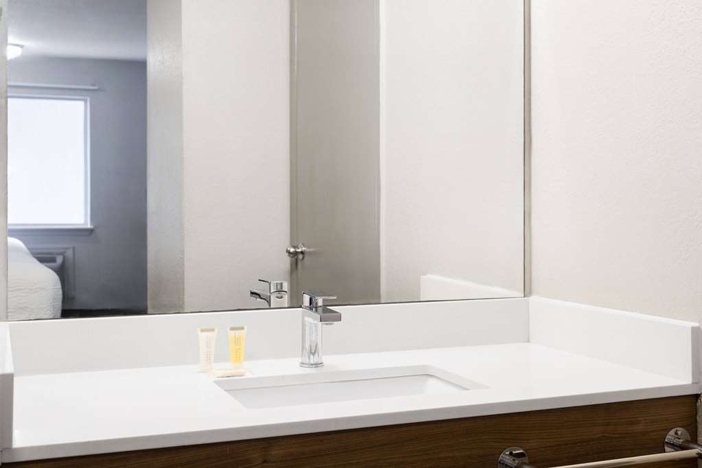 Days Inn by Wyndham Ardmore - photo 25