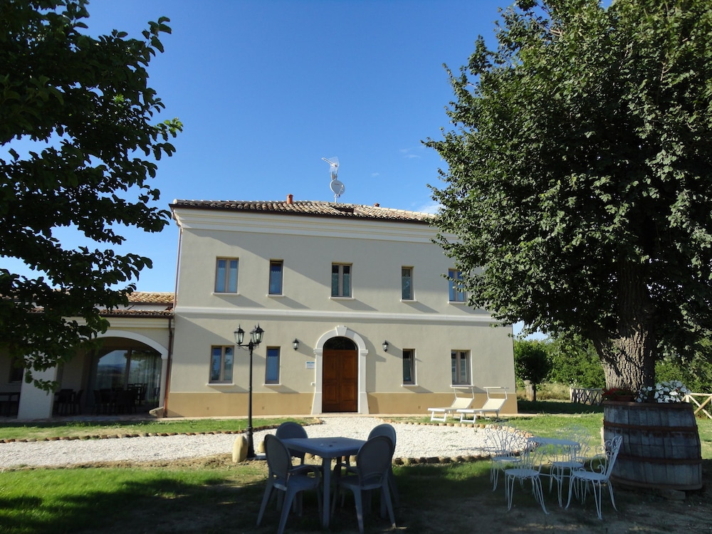 Villa Marietta Country House — 4-Star Luxury Hotel in Montemaggiore Al Metauro, Italy
