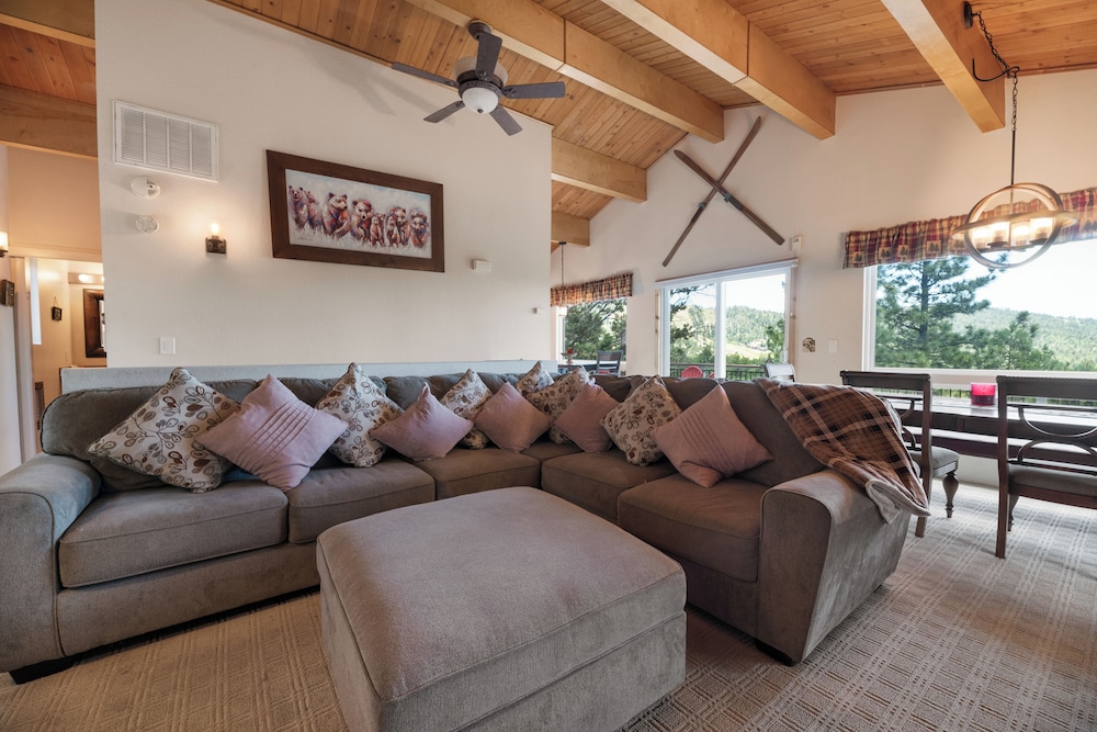Chalet Colusa Spectacular Mountain Retreat With Inviting Hot Tub — 4-Star Luxury Hotel in Big Bear Lake, United States