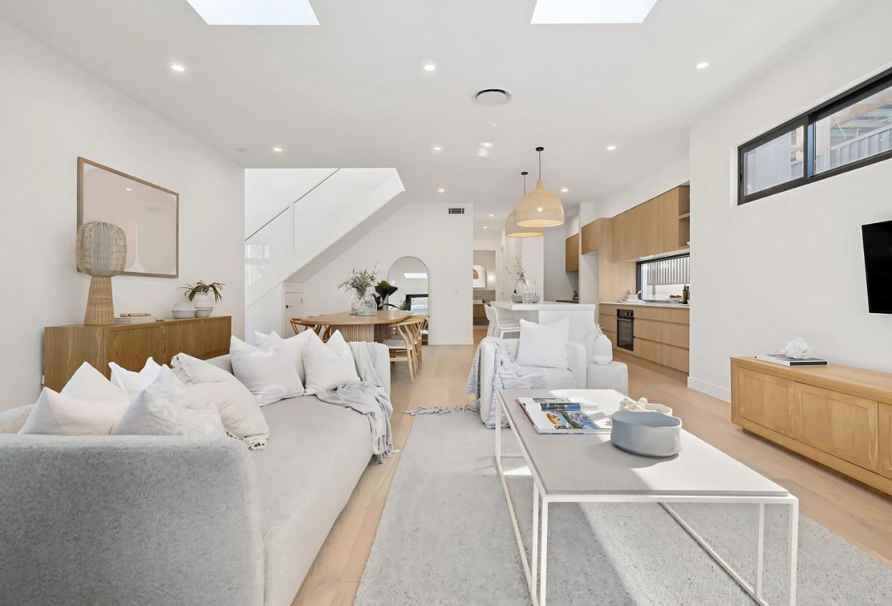Luxurious 5 Bed Retreat with Pool Near Gymea Village — hotel in Miranda