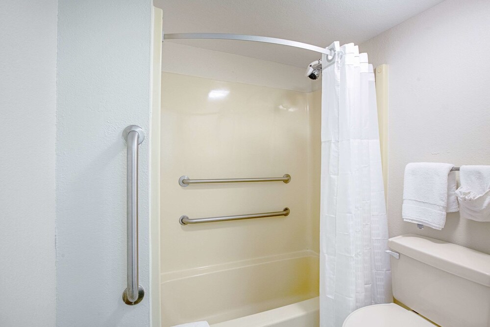 Quality Inn & Suites Live Oak I 10 Exit 283 - photo 23