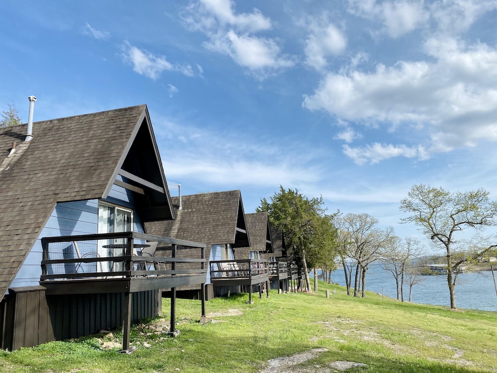 Calm Waters Cabin Resort - last minute hotel in Branson