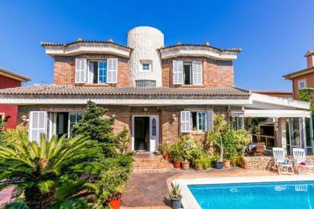 Villa Av. De Can Carbonell — 4-Star Luxury Hotel in Marratxi, Spain