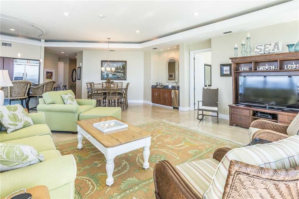 Island Tower 2602PH 4 Br Condo - photo 14