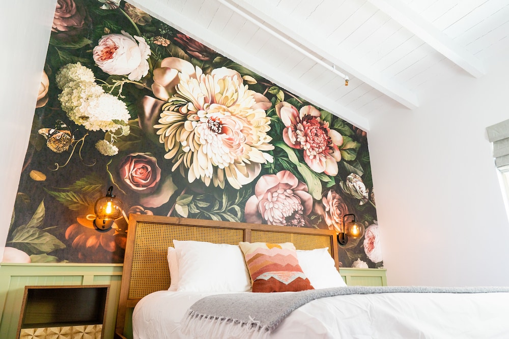 Fleur Noire Hotel 21 and Over - photo 16