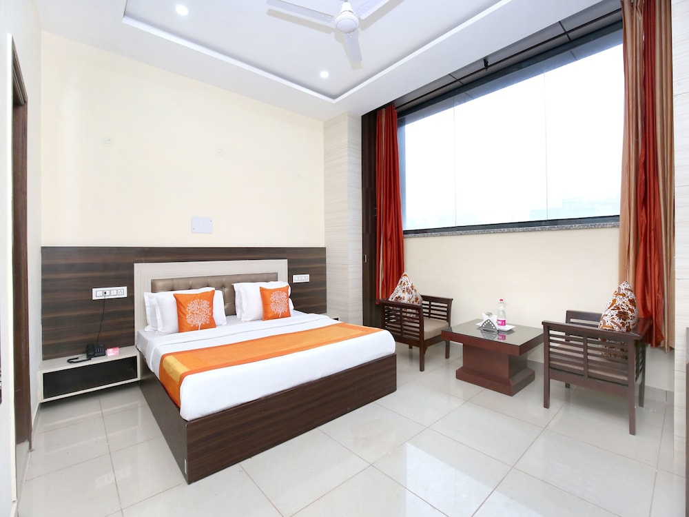 Oyo 16443 Hotel Jb in Basi, India