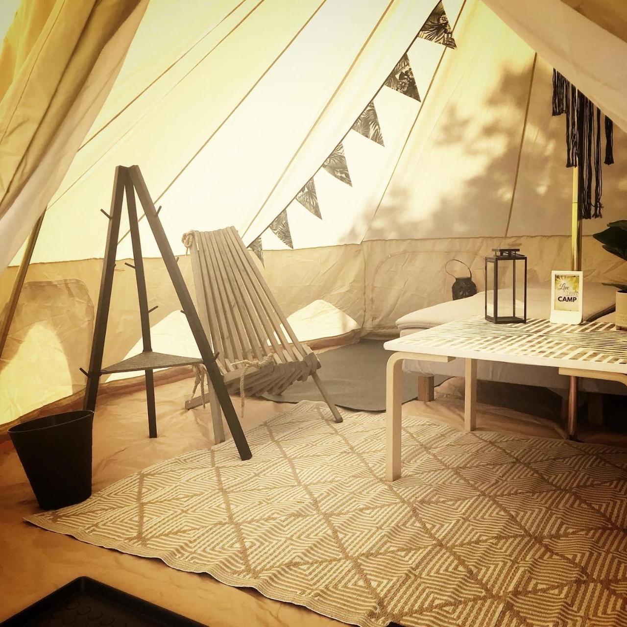 Luksustelttailua Saimaan Pistohiekalla in Puumala, Finland