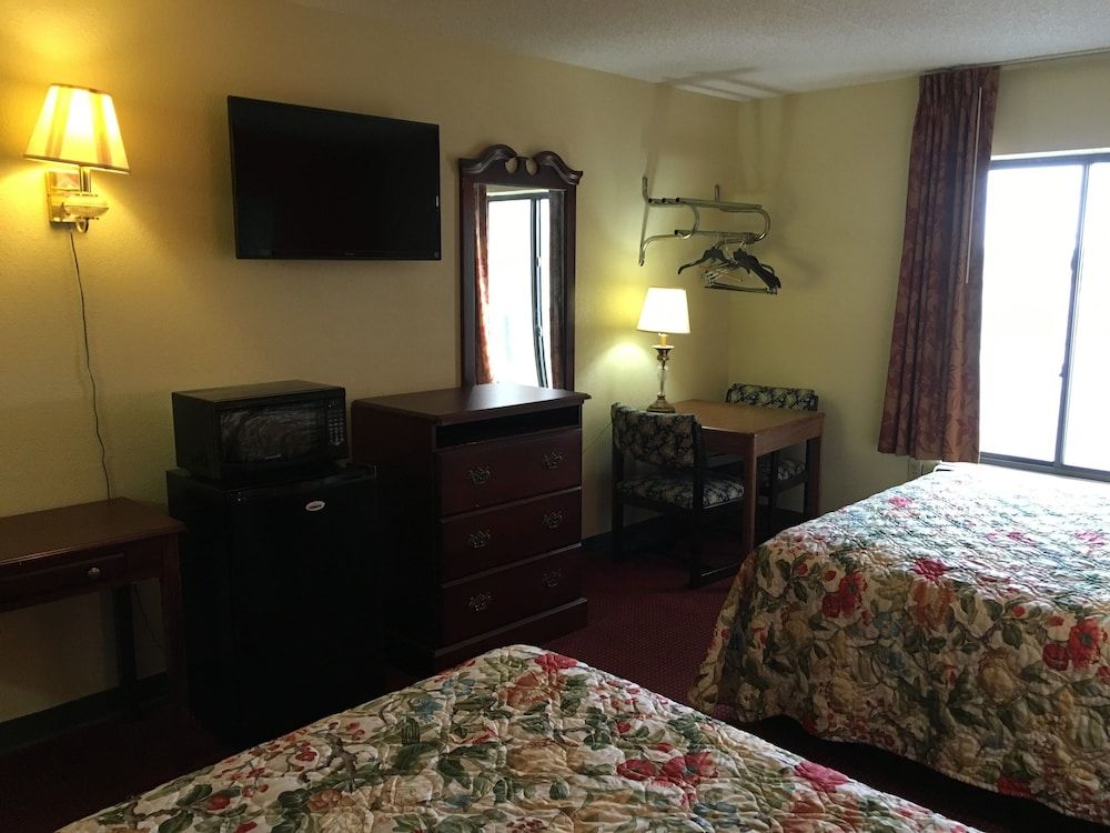 Executive Inn Pine Bluff - photo 4