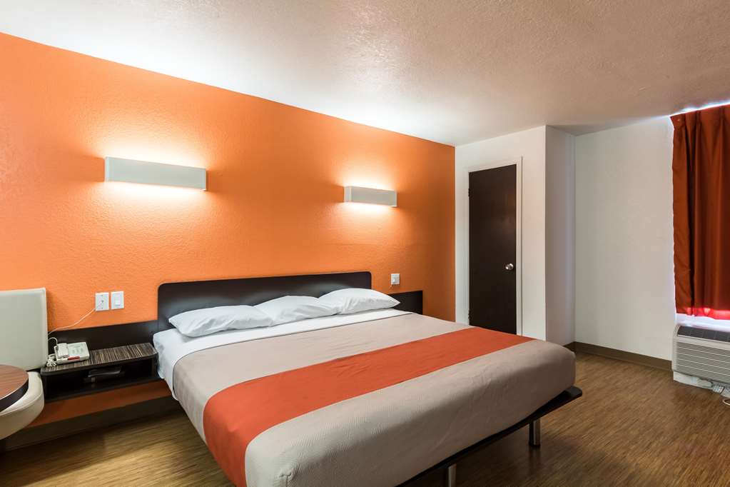 Motel 6 Uvalde TX - photo 19