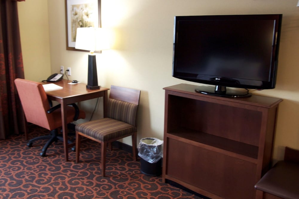 Hampton Inn & Suites Watertown - photo 18