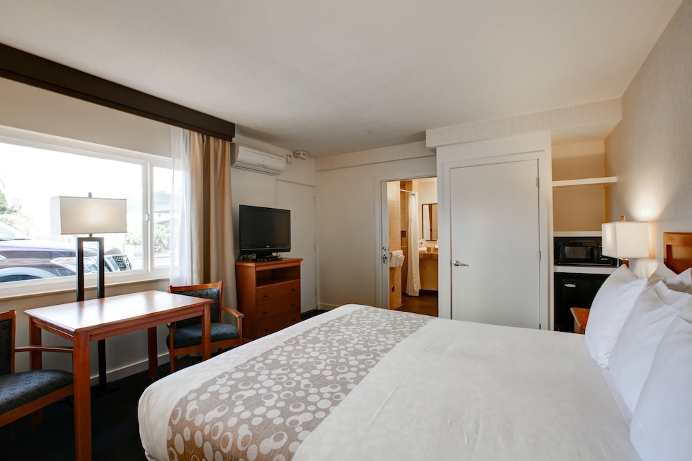Newport Channel Inn Near Huntington State Beach - photo 10