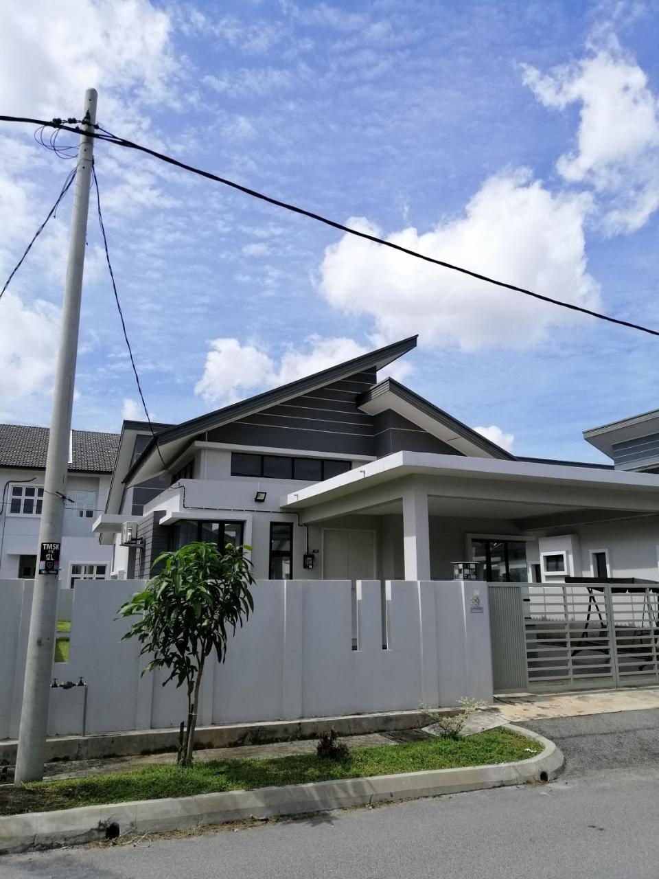 Umarharraz Homestay#Malay Family Staycation#Peaceful And Spacious#Netflix N Youtube#Pool For Kids — 4-Star Luxury Hotel in Malacca, Malaysia