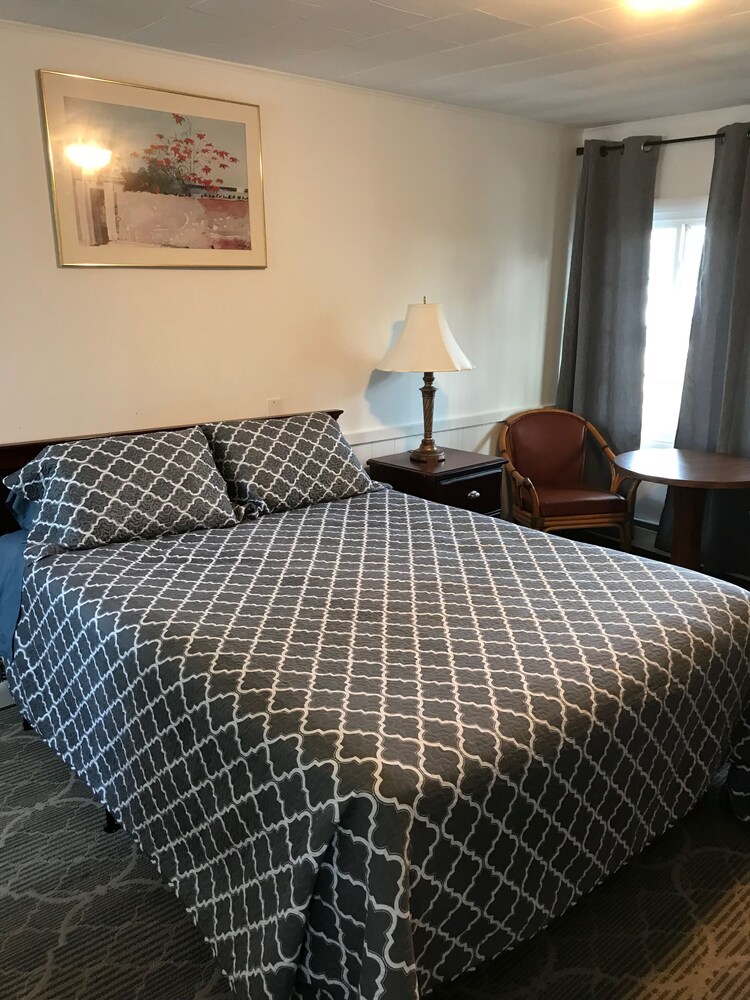 Admiral's Ocean Inn - photo 6