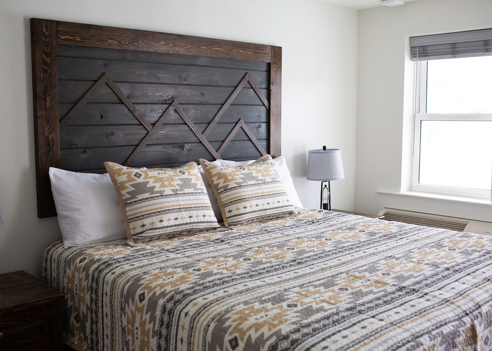 Pine Lodge - featured photo