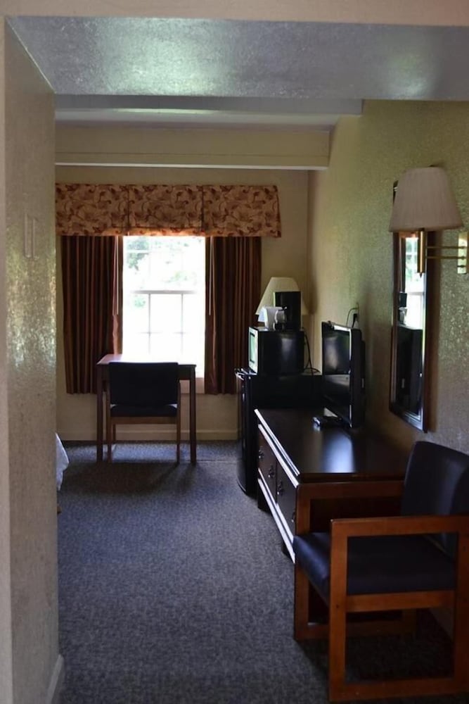 Americas Best Value Inn Smithfield - photo 23