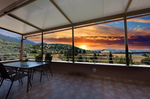 Theros Lux Apartment — 4-Star Luxury Hotel in Emponas, Greece