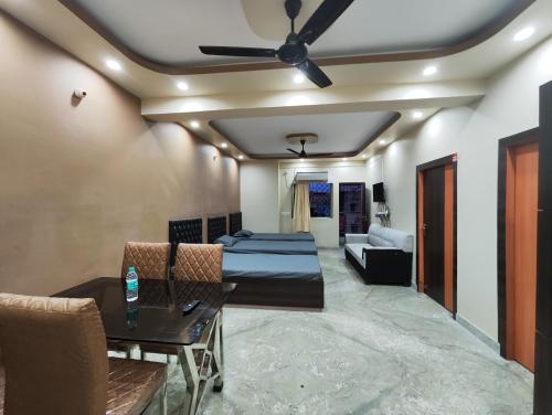 Massive 3BHK Serviced Apt for Big Groups & Family — 4-Star Luxury Hotel in Kolkata, India