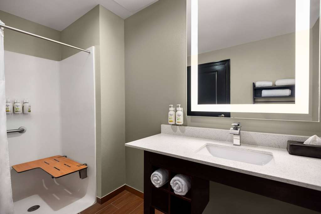 La Quinta Inn & Suites by Wyndham Gonzales LA - photo 17