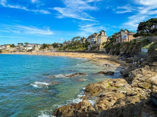 T3 Tout Confort Plage a Pied Garage Prive in Dinard, France