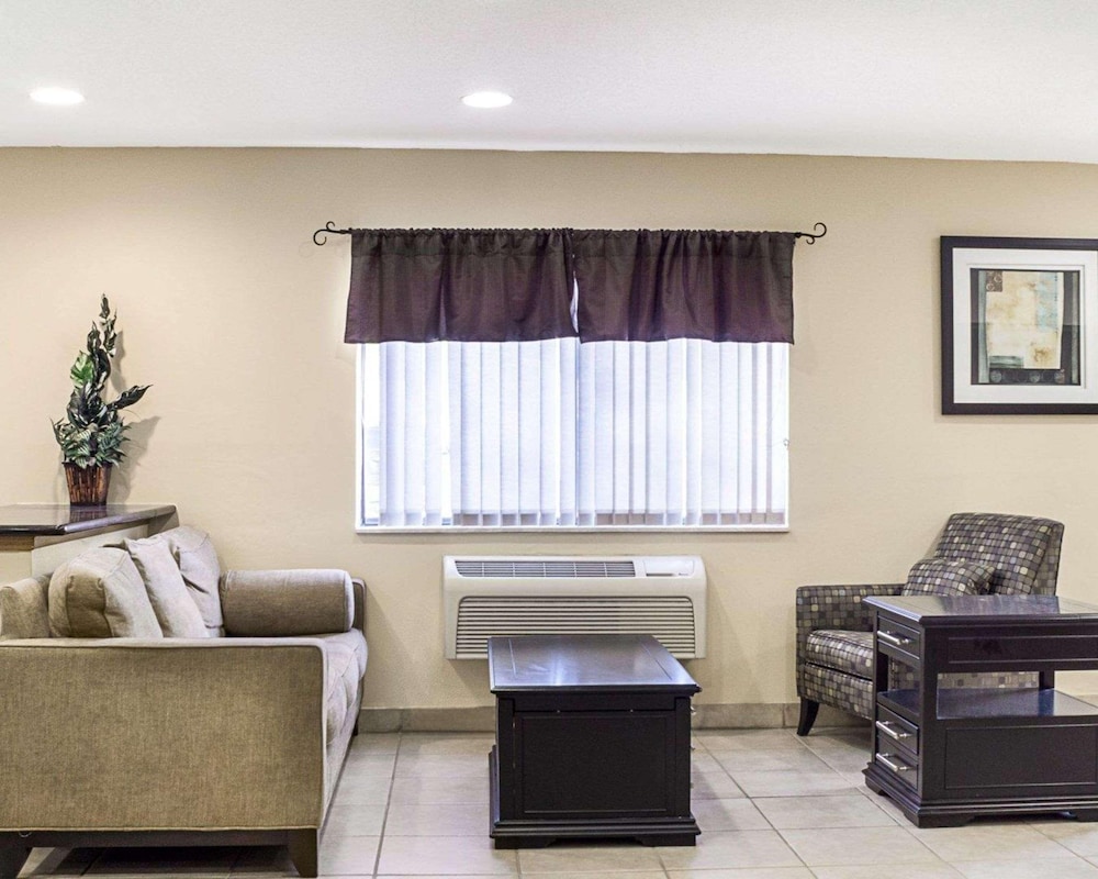 Travelodge by Wyndham Fargo West Acres - photo 2