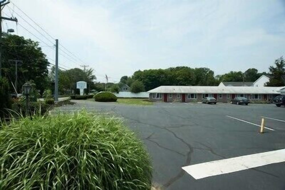 Clinton Motel - photo 22