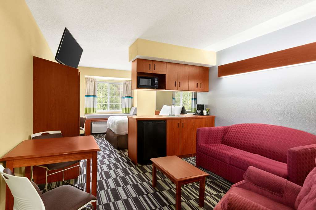 Microtel Inn & Suites by Wyndham Thomasville High Point Lexi - photo 29