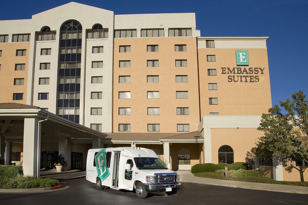 Embassy Suites by Hilton Kansas City International Airport - photo 71